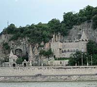 ae--Castle River Budapest_8162