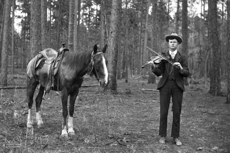 FiddlePlayerAndHorse