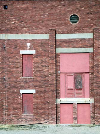 xpinkdoorsbrickbldgDC1T1143