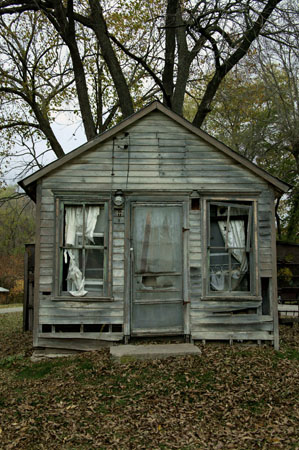 DKxpovertyhouseDC1T8635