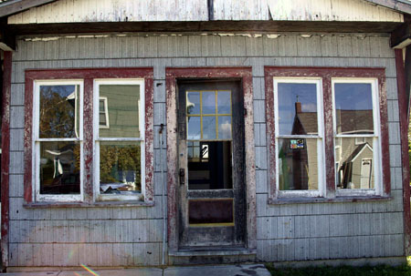 DNxhousereflectingwindowsDC1T9781
